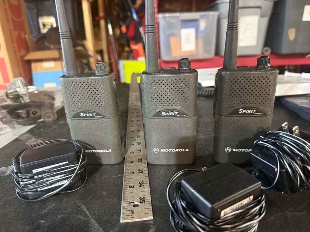 Set of 3 Motorola Spirit MU21CV Two-Way Radios with Chargers (A)